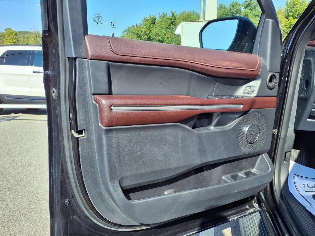 Used 2024 Ford Expedition Limited RWD image 17