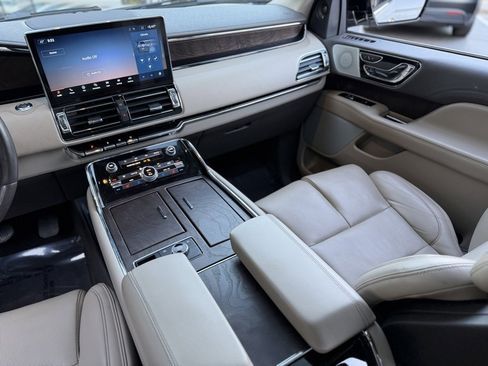 Used 2022 Lincoln Navigator Reserve image 43