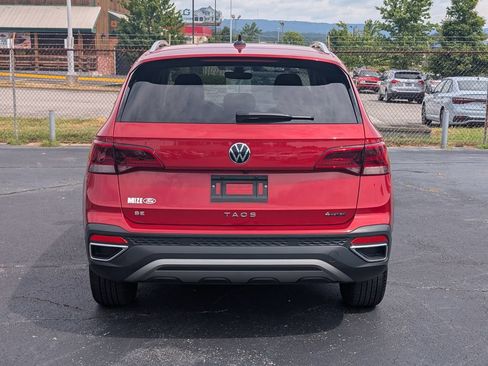 Used 2024 Volkswagen Taos SE w/ Panoramic Sunroof Package AWD/4WD image 8