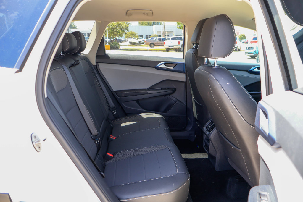 Used 2024 Volkswagen Taos SE FWD image 10