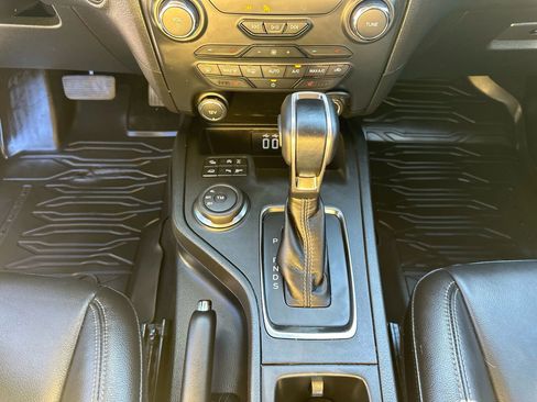 Used 2019 Ford Ranger Lariat w/ Black Appearance Package image 25