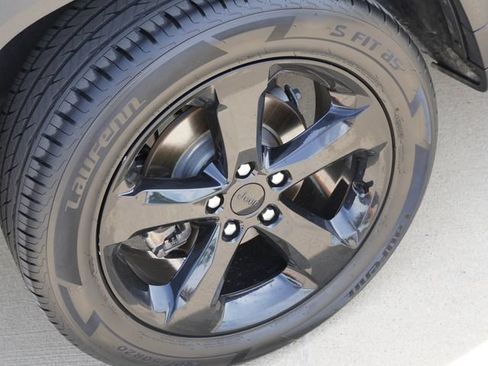 Certified 2024 Jeep Grand Cherokee Limited w/ Black Appearance Package RWD image 10