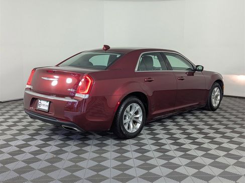 Used 2022 Chrysler 300 Touring image 5