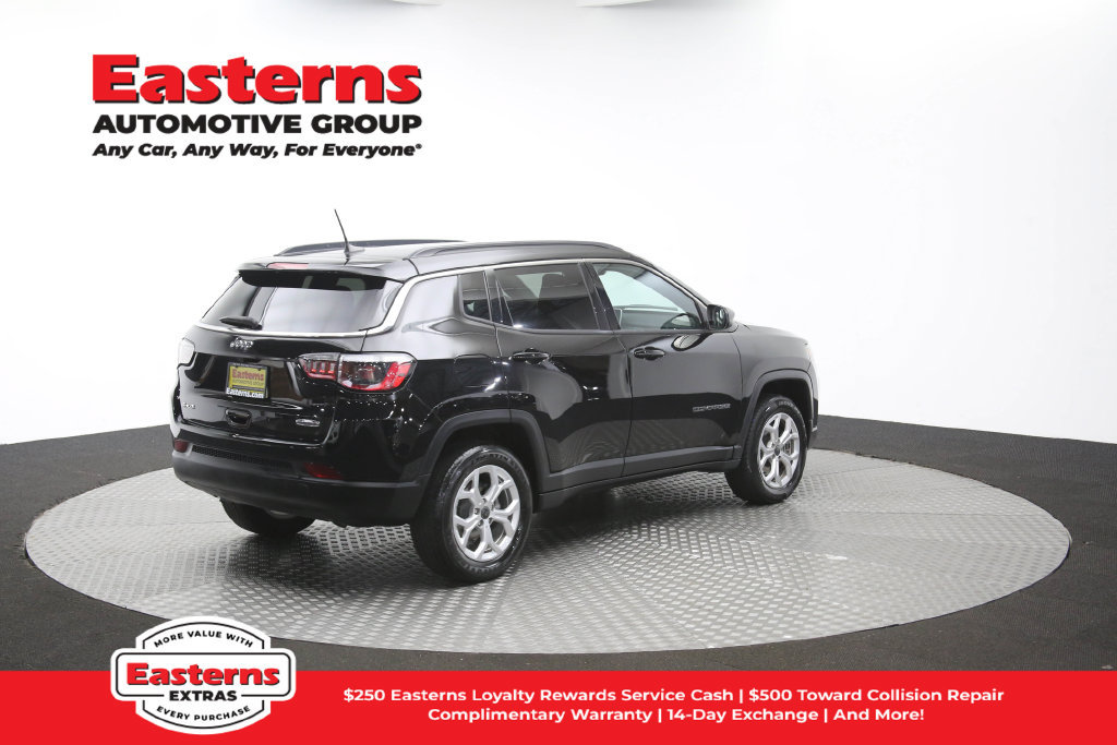 Used 2025 Jeep Compass Latitude w/ Sun & Sound Group AWD/4WD image 45
