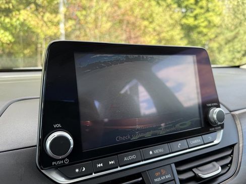 Used 2024 Nissan Altima 2.5 SV image 34