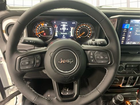 Used 2025 Jeep Wrangler Sport S image 17