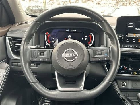 Used 2023 Nissan Rogue Platinum image 8