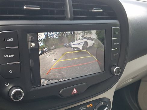 Used 2025 Kia Soul LX w/ LX Technology Package FWD image 29