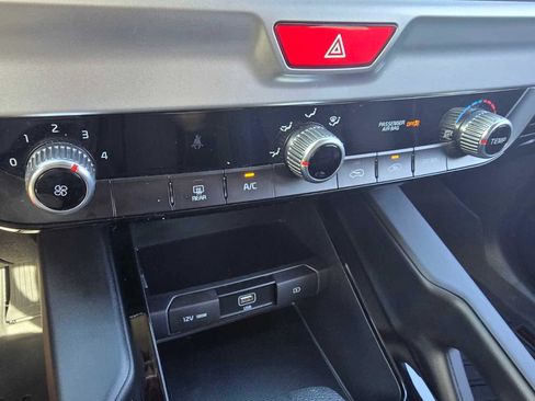 Used 2021 Kia Telluride LX image 11