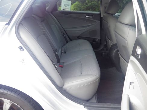 Used 2011 Hyundai Sonata SE FWD image 9