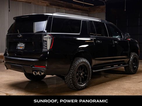 Used 2025 Chevrolet Suburban Z71 w/ Comfort Package image 10