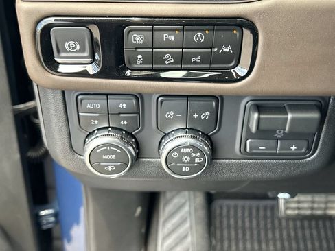 New 2026 GMC Yukon XL Denali Ultimate AWD/4WD image 18