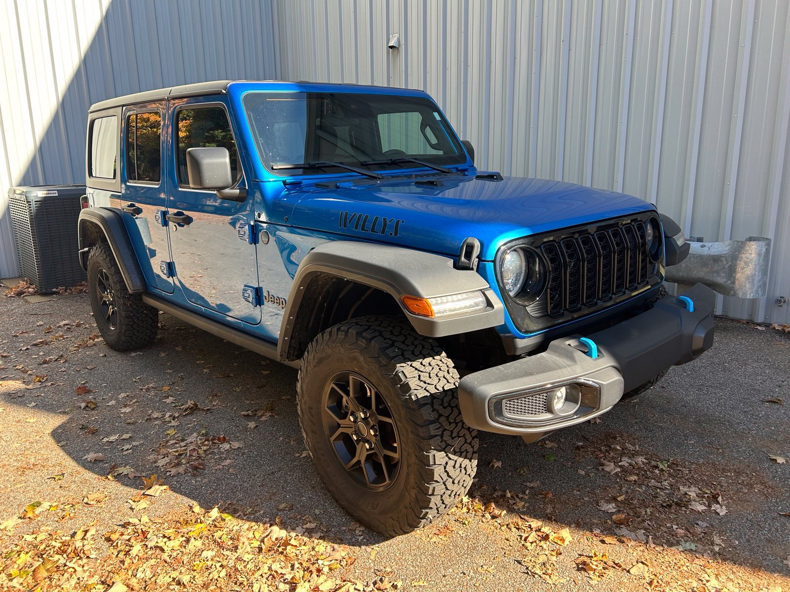 Used 2024 Jeep Wrangler Unlimited AWD/4WD image 3