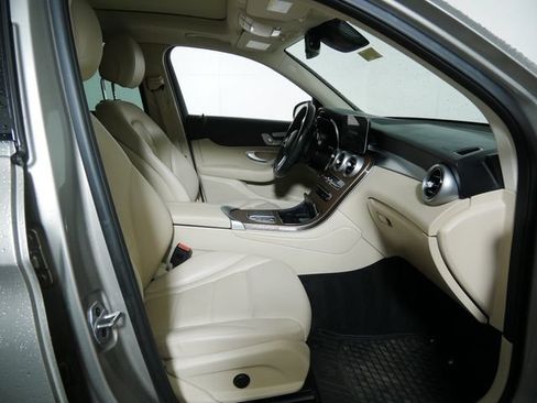 Used 2022 Mercedes-Benz GLC 300 4MATIC image 13