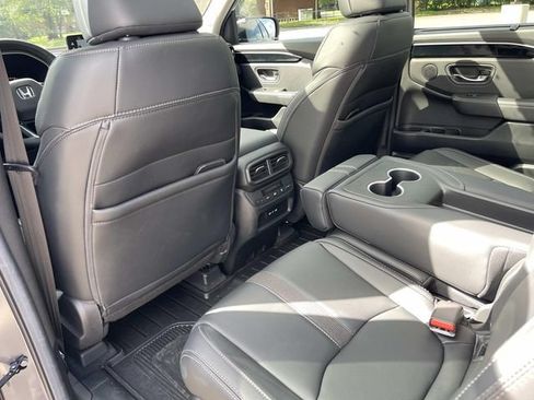 Used 2025 Honda Pilot Touring image 19
