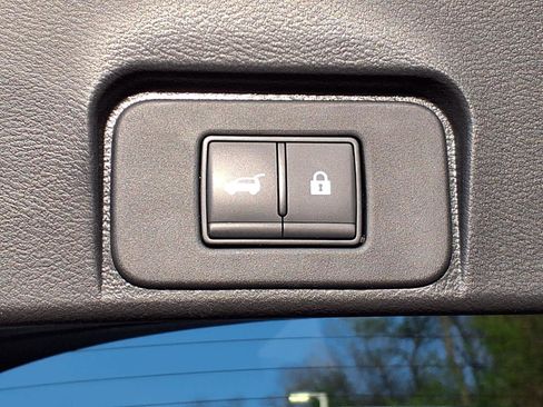 Used 2023 Nissan Rogue SL w/ SL Premium Package image 15