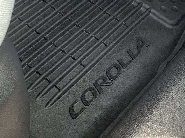Used 2025 Toyota Corolla SE FWD image 14