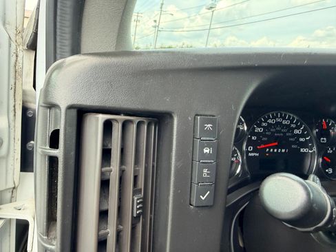 Used 2018 GMC Savana 2500 Extended RWD image 39