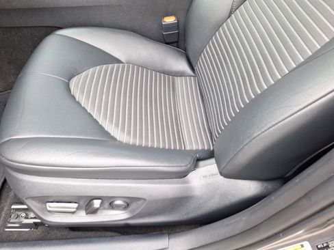 Used 2023 Toyota Camry SE image 15