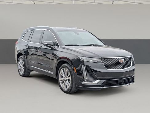 Used 2023 Cadillac XT6 Premium Luxury w/ Technology Package image 2