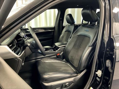 Used 2023 Jeep Grand Cherokee Trailhawk image 10