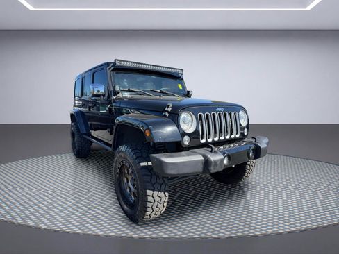 Used 2017 Jeep Wrangler Unlimited Sahara w/ Mopar Chrome Edition Group AWD/4WD image 9