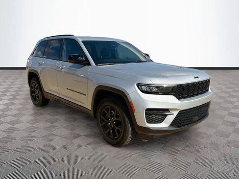Certified 2024 Jeep Grand Cherokee Altitude AWD/4WD image 1