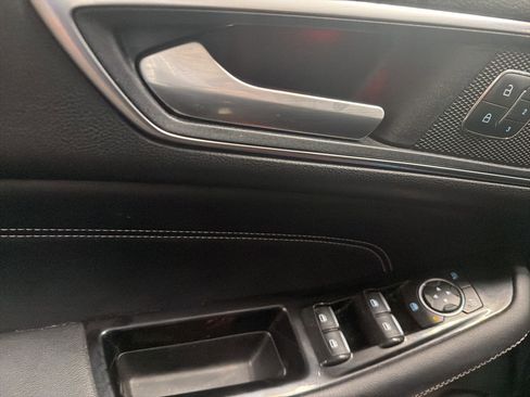 Used 2018 Ford Edge Titanium w/ Equipment Group 301A AWD/4WD image 18