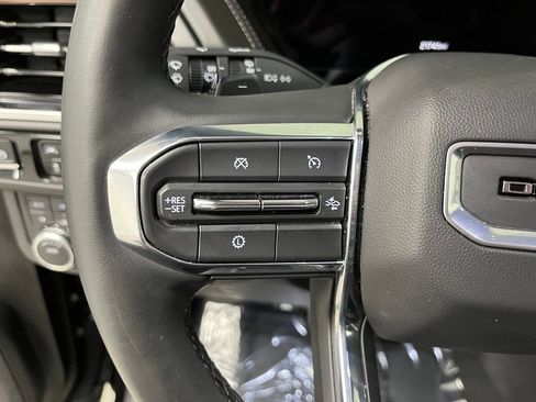 Used 2025 GMC Yukon XL Denali AWD/4WD image 30
