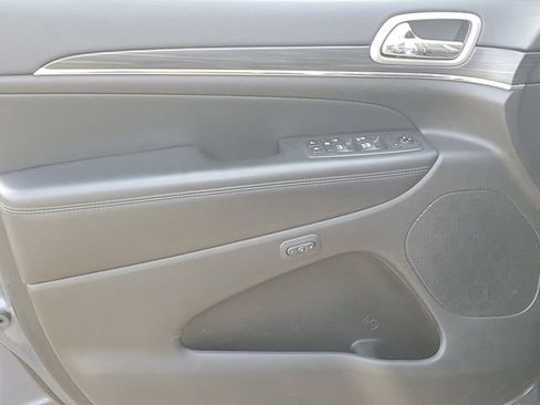 Used 2019 Jeep Grand Cherokee Limited w/ Luxury Group II image 16