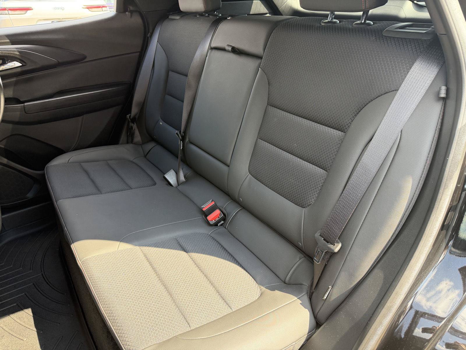 Used 2023 Chevrolet TrailBlazer RS w/ Convenience Package FWD image 19