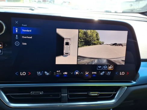 Used 2024 Chevrolet Equinox EV LT FWD image 13