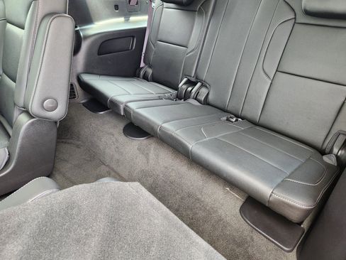 Used 2016 Chevrolet Suburban LT RWD image 13