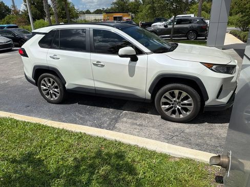 Used 2019 Toyota RAV4 Limited w/ Advanced Technology Package FWD image 2