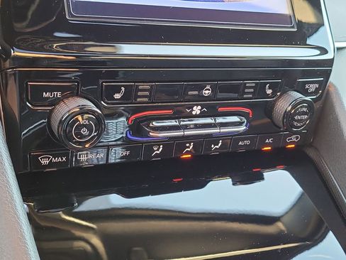 New 2025 Jeep Grand Cherokee Altitude image 25