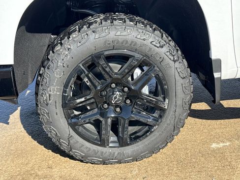 New 2026 Chevrolet Silverado 1500 Custom Trail Boss w/ LPO, Dark Essentials Package image 12