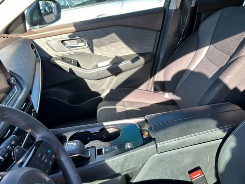 Used 2022 Nissan Rogue SV FWD image 5