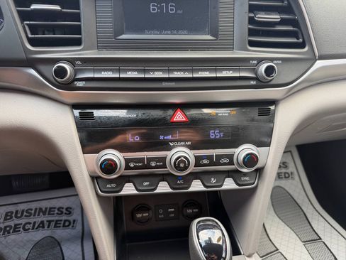 Used 2020 Hyundai Elantra SE w/ Cargo Package (C1) FWD image 14