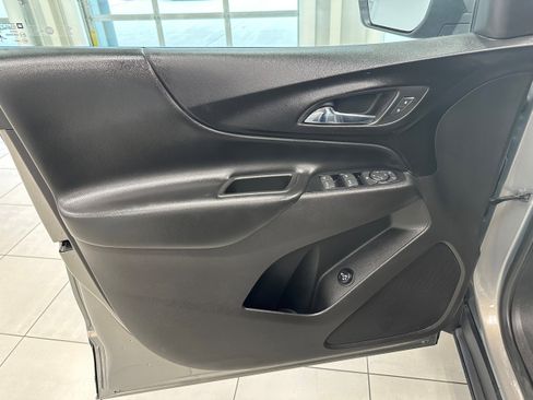 Used 2018 Chevrolet Equinox LT FWD image 11