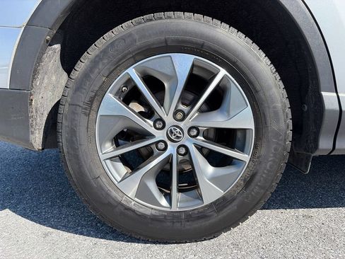 Used 2018 Toyota RAV4 XLE AWD/4WD image 30