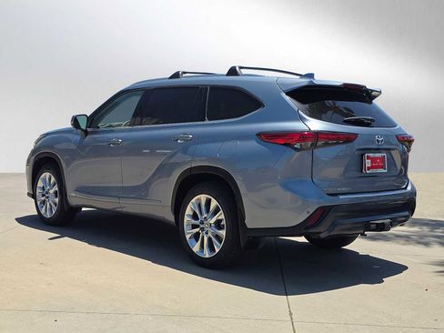 Used 2023 Toyota Highlander Limited w/ Protection Package #3 (TMS) AWD/4WD image 5
