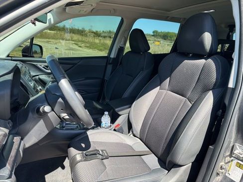 Used 2023 Subaru Forester Premium image 11