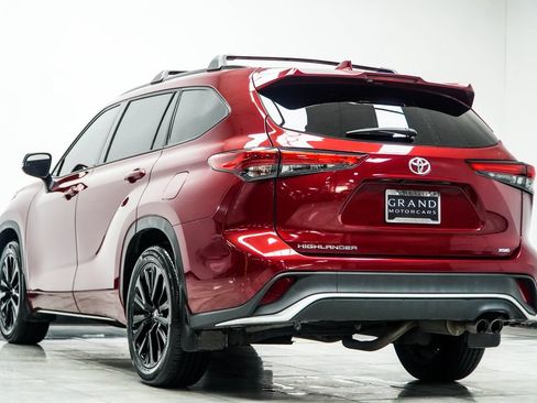 Used 2023 Toyota Highlander XSE FWD image 11