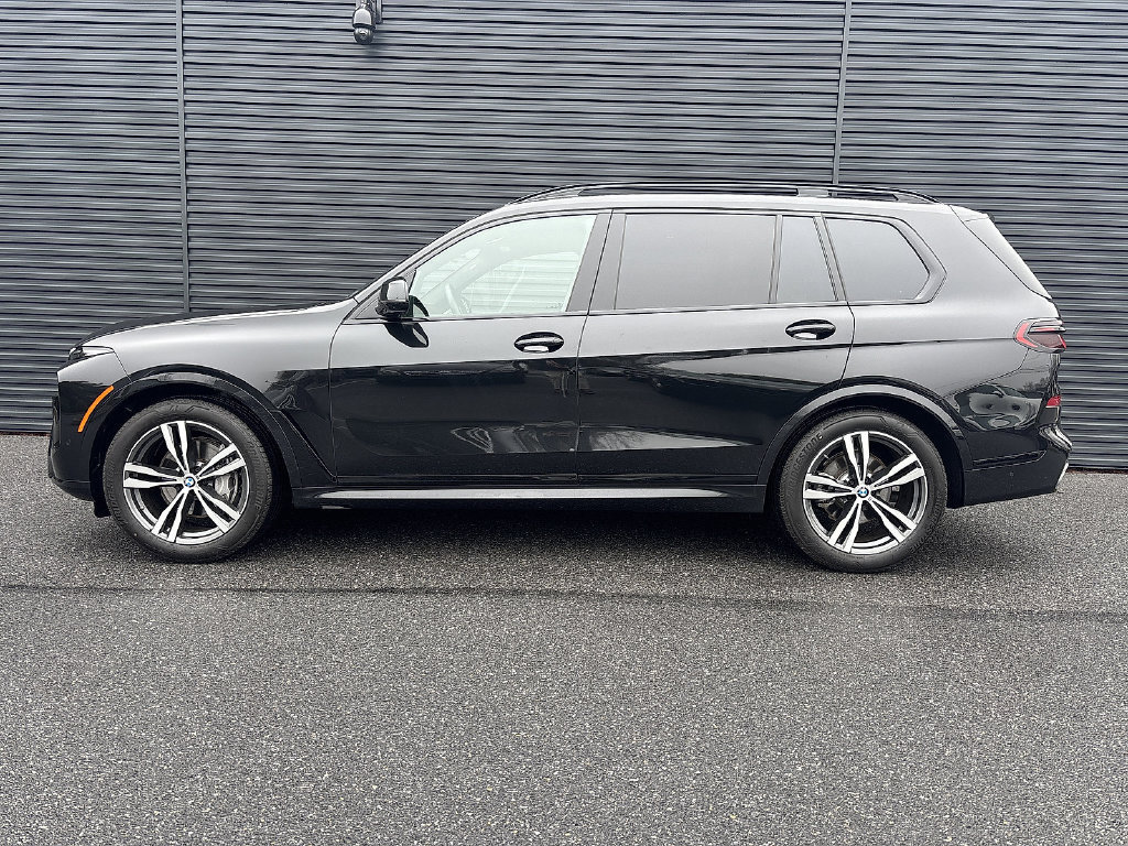 Used 2026 BMW X7 xDrive40i w/ M Sport Package AWD/4WD image 2
