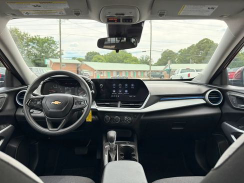 Used 2024 Chevrolet Trax LS w/ LS Convenience Package FWD image 14