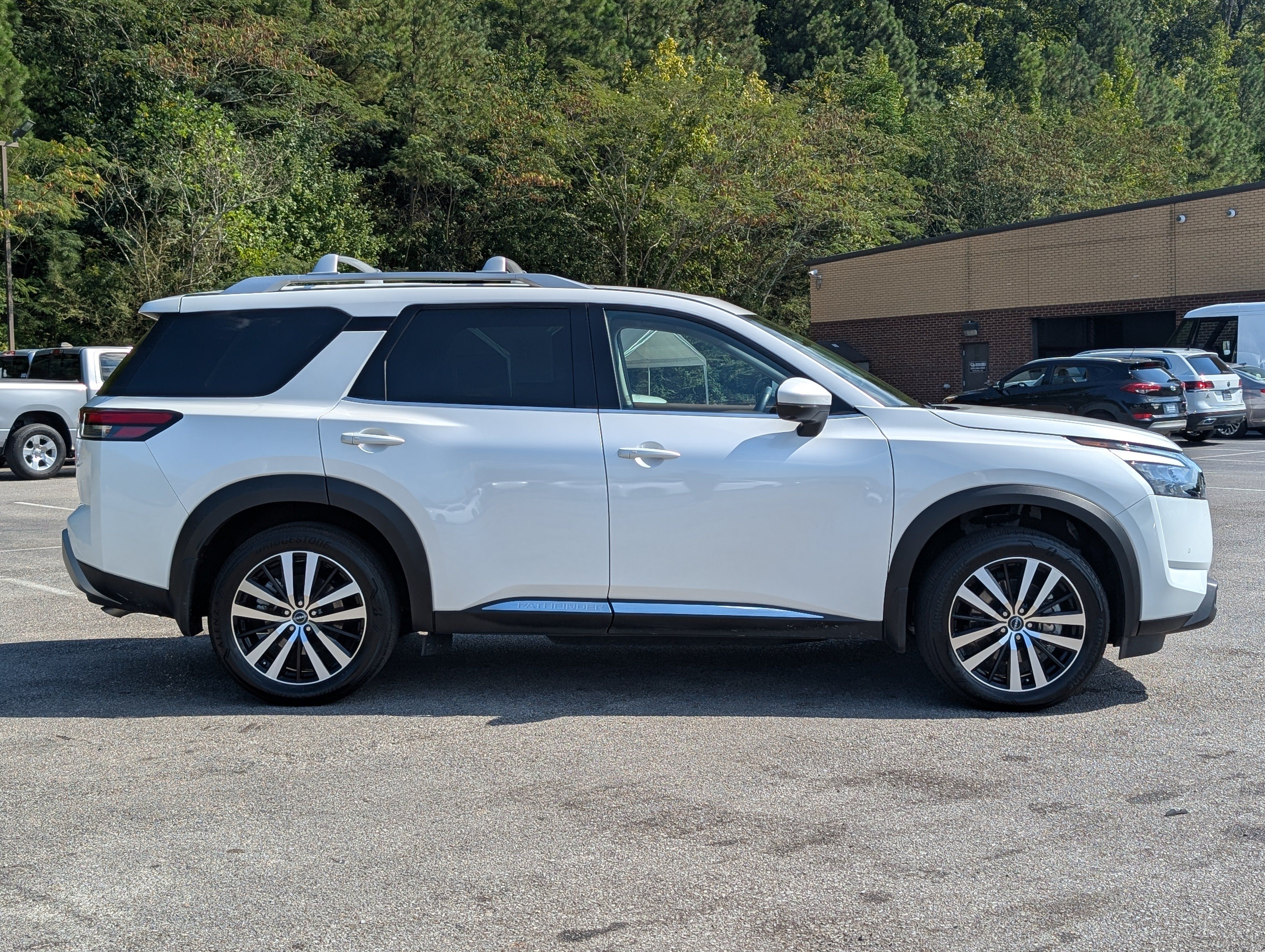 Used 2025 Nissan Pathfinder Platinum w/ Cargo Package FWD image 10