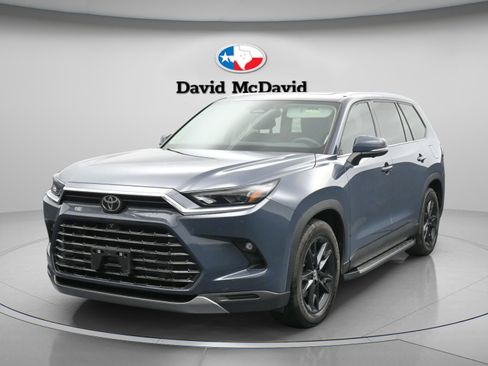 Used 2025 Toyota Grand Highlander AWD image 4