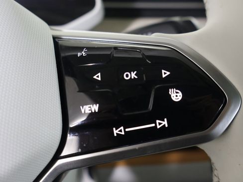 Used 2025 Volkswagen ID. Buzz 1st Edition image 34