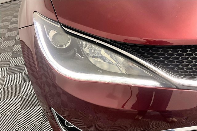 Used 2019 Chrysler Pacifica Limited w/ Tire & Wheel Group FWD image 31