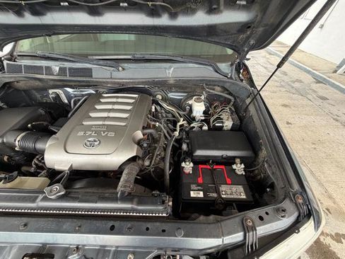 Used 2010 Toyota Tundra Limited AWD/4WD image 32